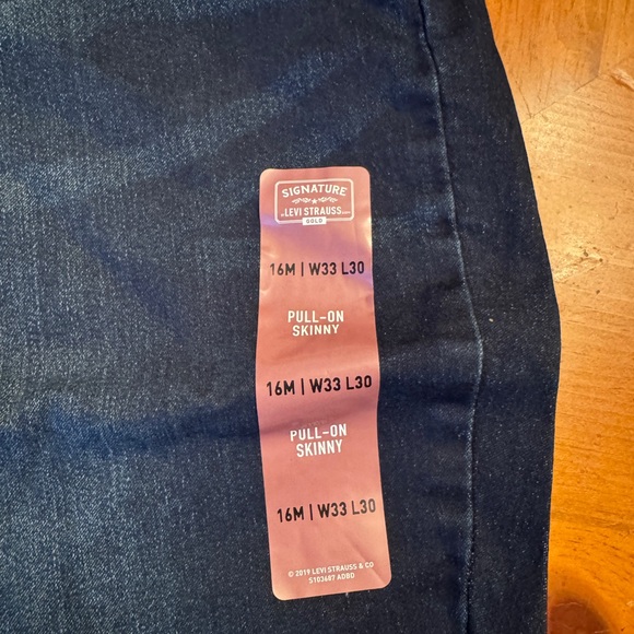 Levi’s Signature pull on jeans Women's Deep Indigo Skinny Jeans size 16 - Picture 3 of 7